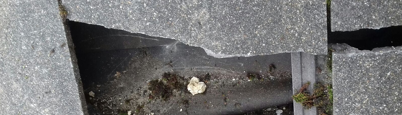 Roof damage: is it better to repair or replace?